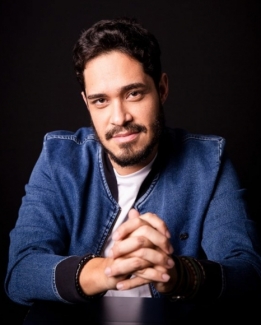 Diogo Almeida - com o espetáculo Especial Mês dos Professores