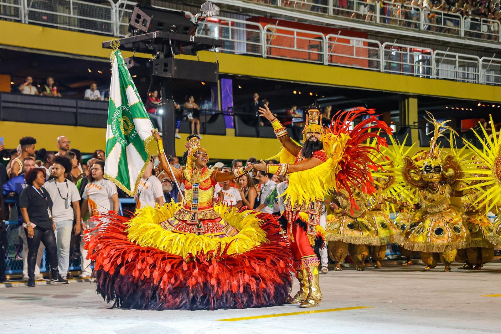 Império Serrano lança o enredo dos 80 anos em roda de samba na Cinelândia