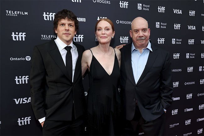 "A Grande Estreia", de Jesse Eisenberg, terá exibições no Festival do Rio e traz Julianne Moore já cotada para indicação ao Oscar