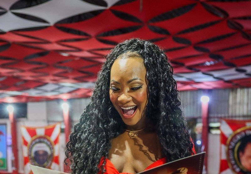 Luana Bandeira já conhece a fantasia que vai brilhar na Estácio no Carnaval 2027