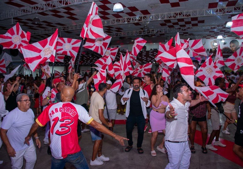 Porto da Pedra decide o samba para 2027 na semifinal de sábado