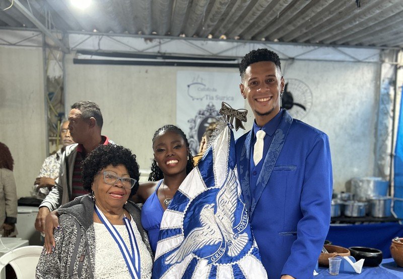 Tia Surica recebe a Medalha Chiquinha Gonzaga em Madureira