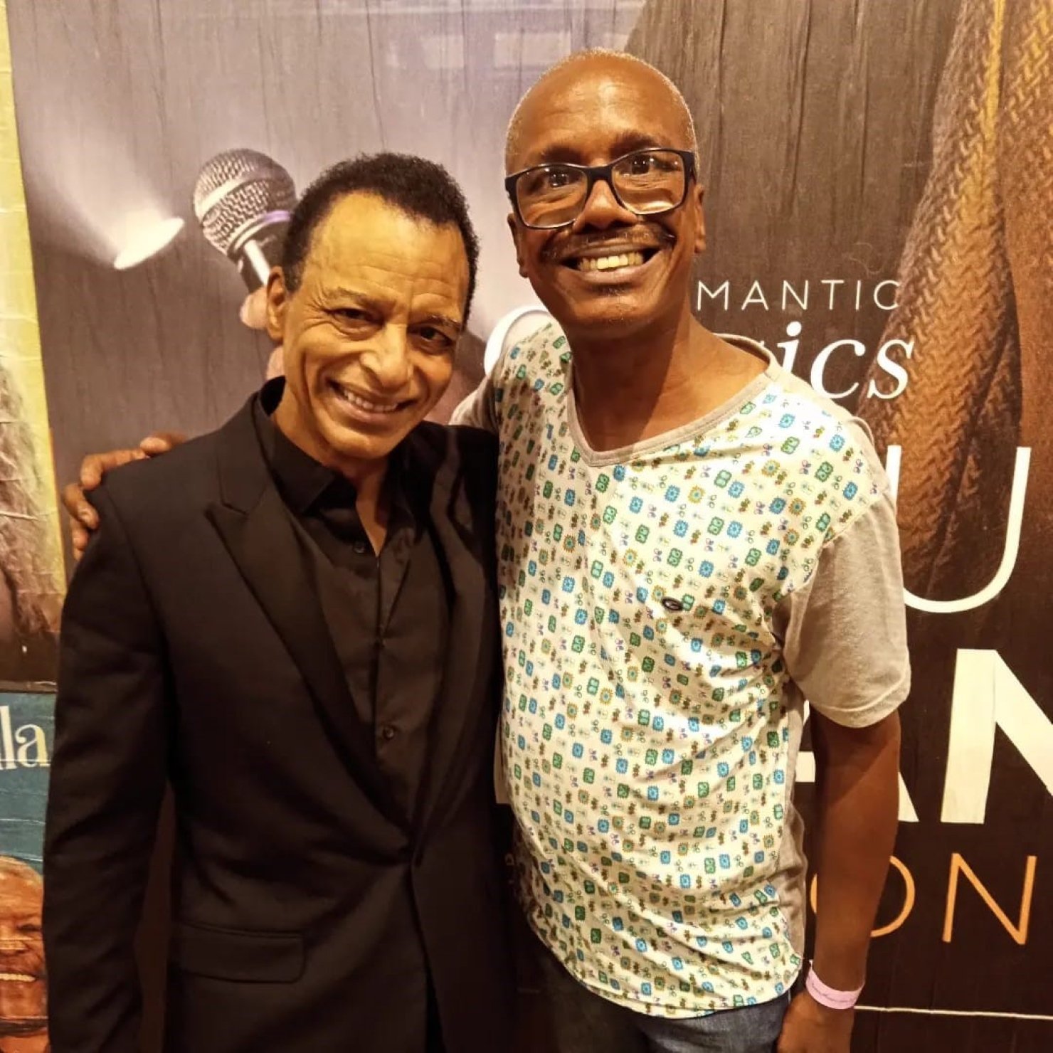 Fã carioca se prepara para reencontro emocionante com Jon Secada no Rio