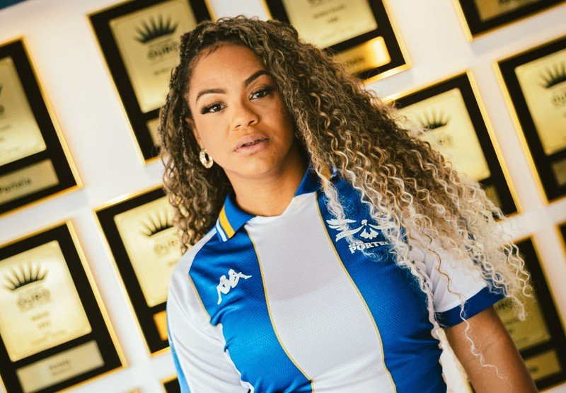 Portela lança manto novo e canta samba de 2027 na feijoada deste sábado