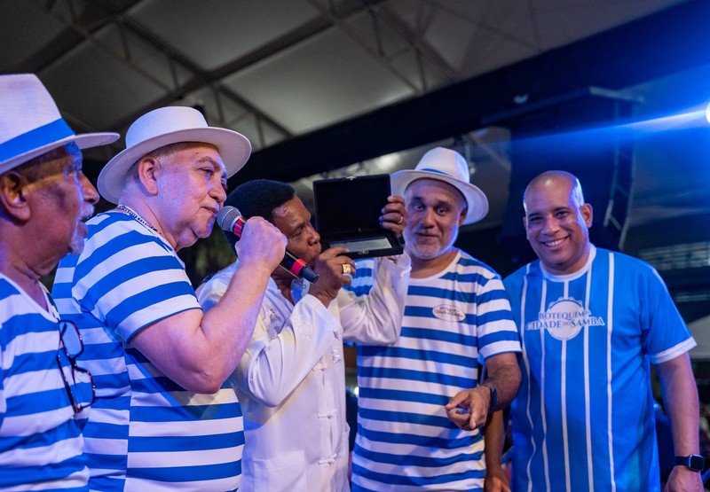 Grupo Revelação e Marvvila abrem os trabalhos no Botequim da Cidade do Samba