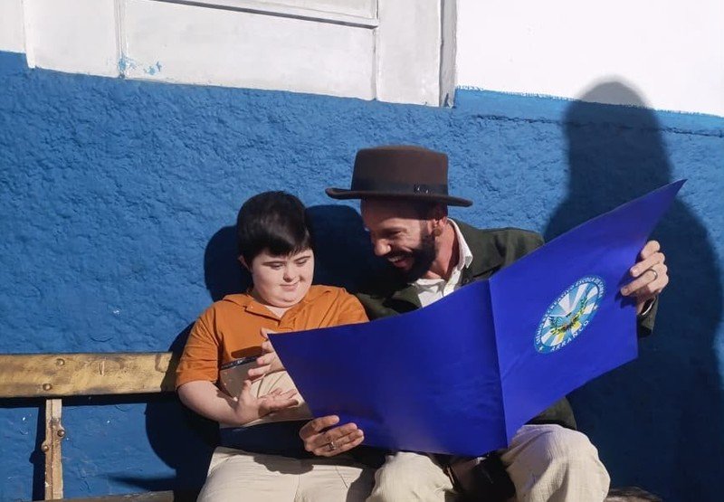 Gabriel Breia, o musinho do Arranco, já sabe como vai brilhar na Sapucaí em 2027