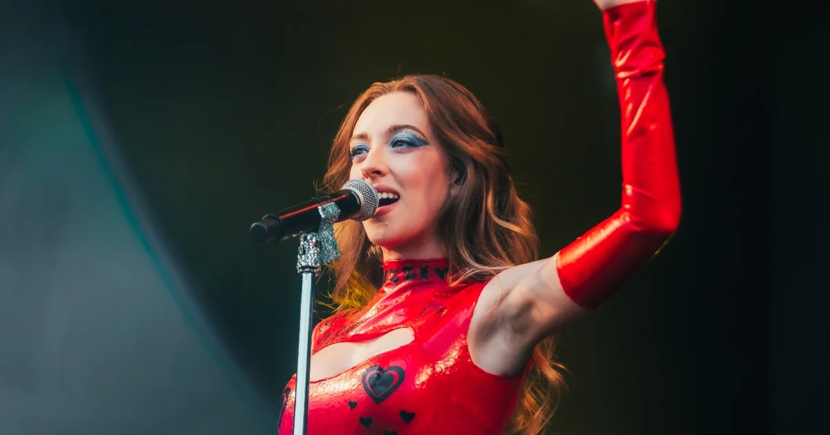 Isa Buzzi domina votação e é eleita o melhor show do Supernova