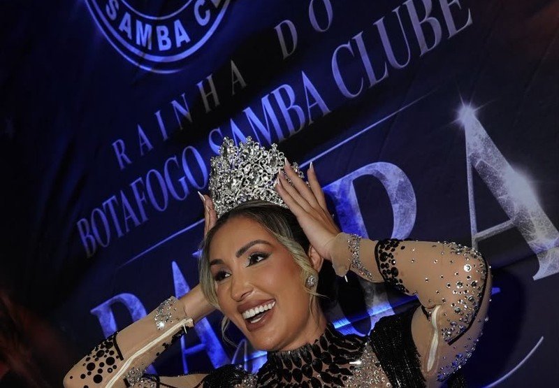 Rayara Amaral brilha em coroação como rainha da Botafogo Samba Clube