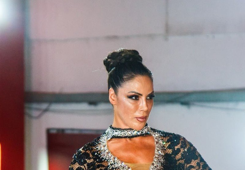 Alice Alves brilha na estreia dos ensaios da Estácio de Sá rumo ao Carnaval 2027