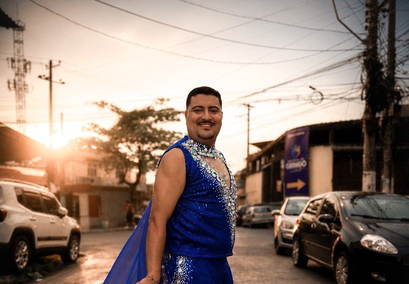Rodrigo Para-Assu é coroado muso da Unidos da Ponte em tarde de festa