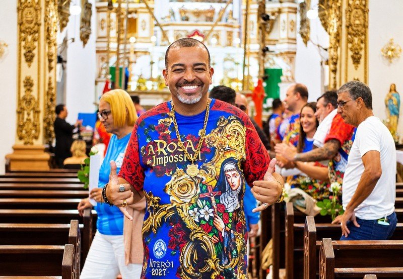 Acadêmicos de Niterói apresenta samba-enredo de A Rosa do Impossível