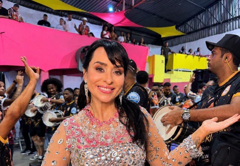Luciana Picorelli samaba no chão com look de R$ 500 e roubou a cena no Parque Acari