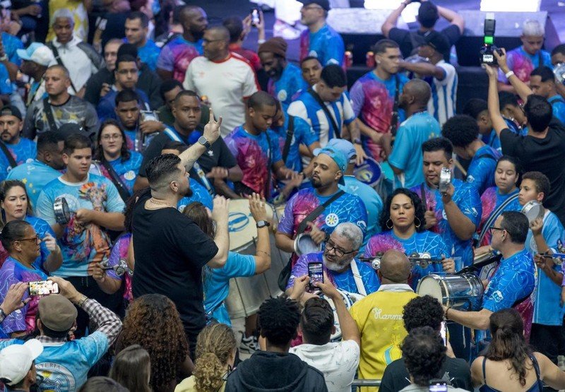 Vila Isabel define os semifinalistas do samba-enredo desta sexta