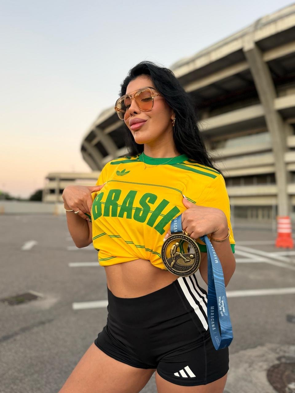 Musa da Mangueira, Taís Ibarra torce por Brasil e Argentina na Copa