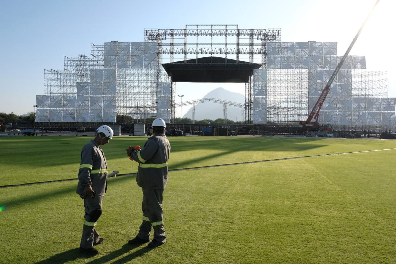 Rock in Rio inicia troca de toda a grama e Palco Mundo já ganha forma